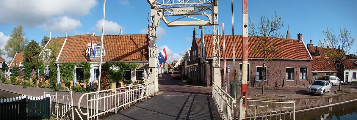 Gracht und Brücke in Edam