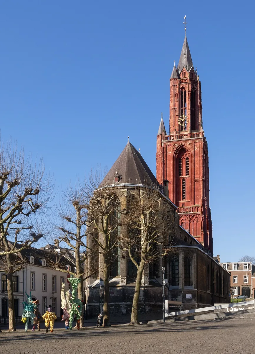 Roter Turm der Sint-Janskerk am Vrijthof