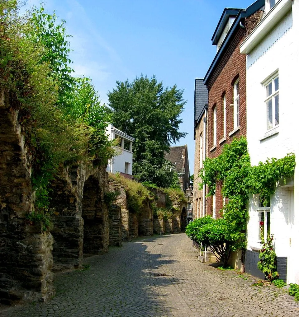 Mittelalterliche Stadtmauer in Maastricht