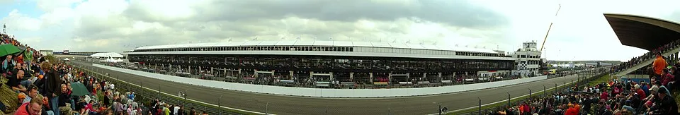 Tribünen und Strecke auf dem Circuit Zandvoort