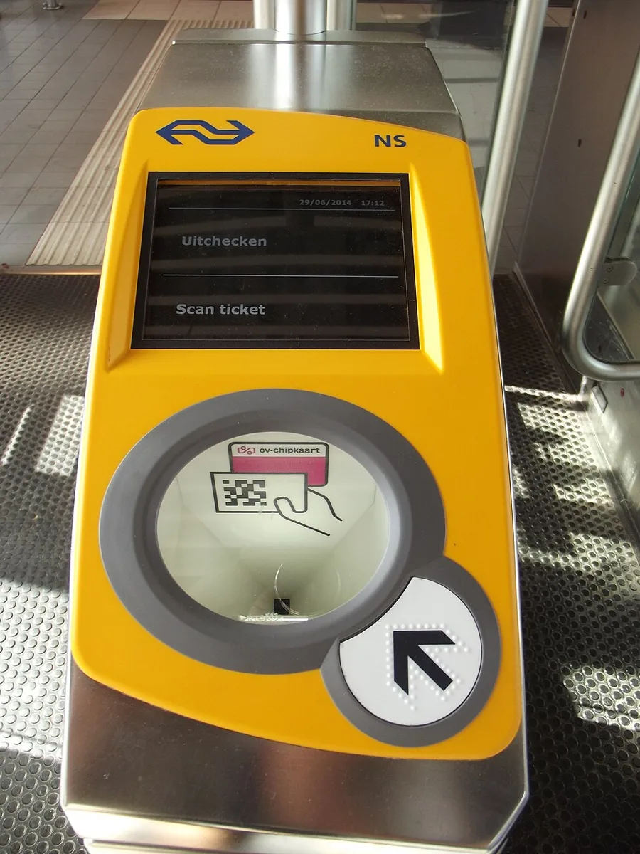 Kartenlesegerät der NS zum Ein- und Auschecken
