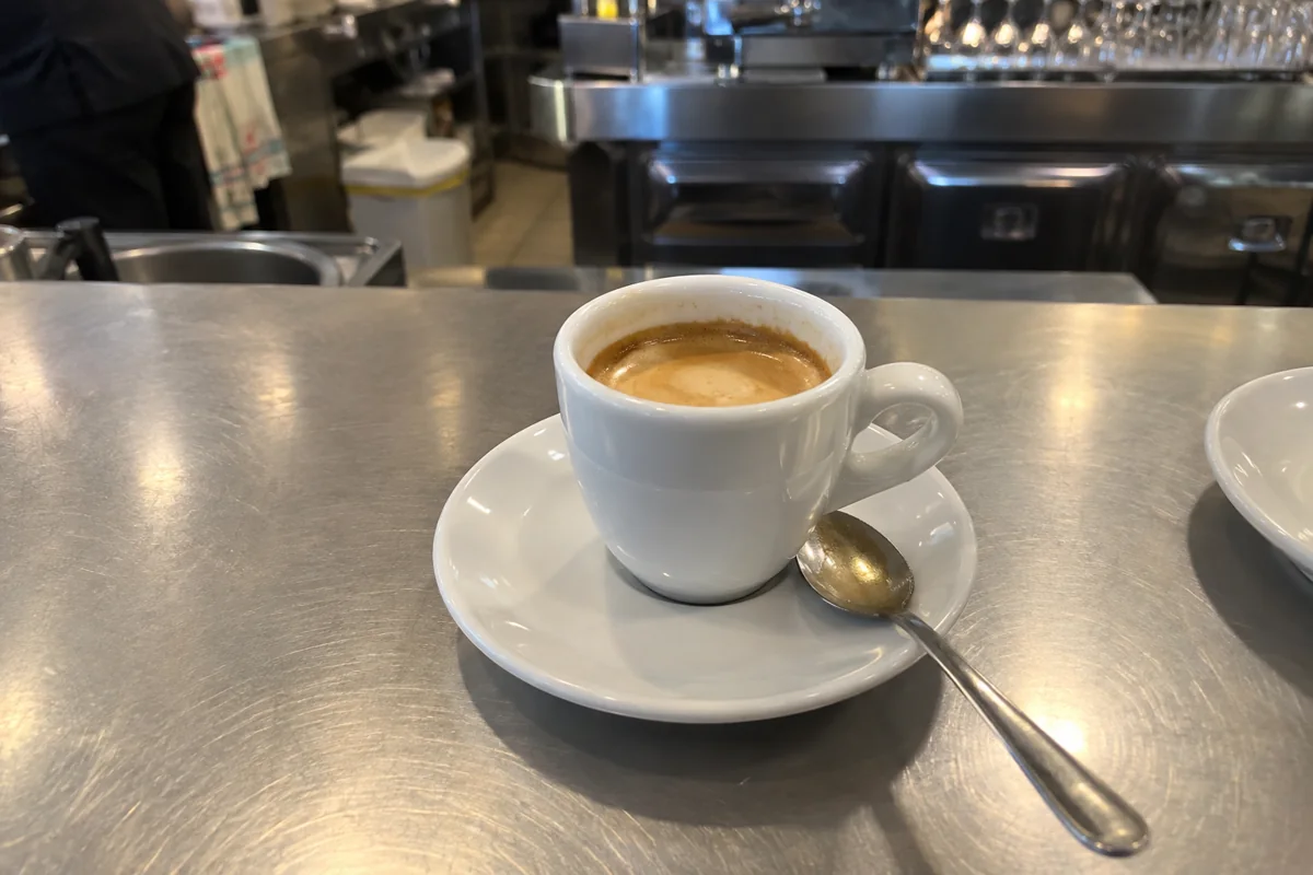 Espresso an einer Bar