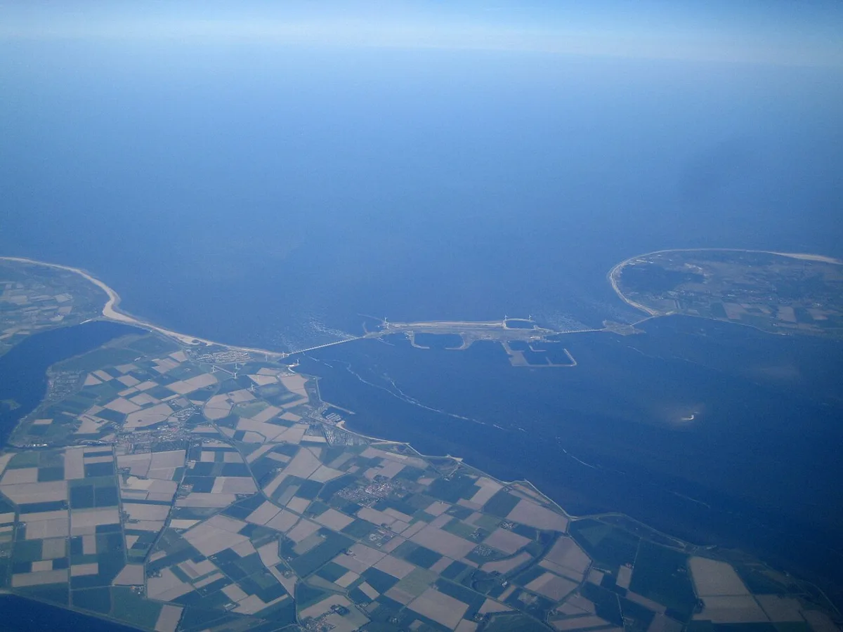 Luftblick auf die Oosterscheldekering in Zeeland