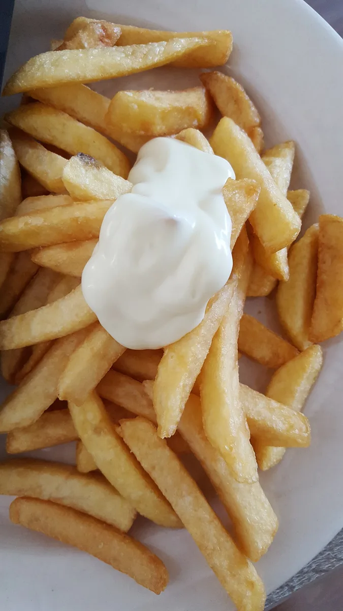 Patat mit Mayonnaise