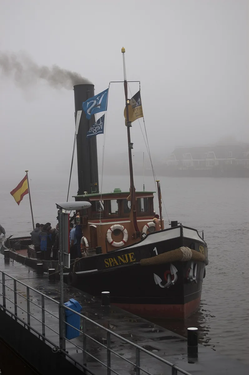Dampfschiff beim Sinterklaas-Einzug in Capelle aan den IJssel