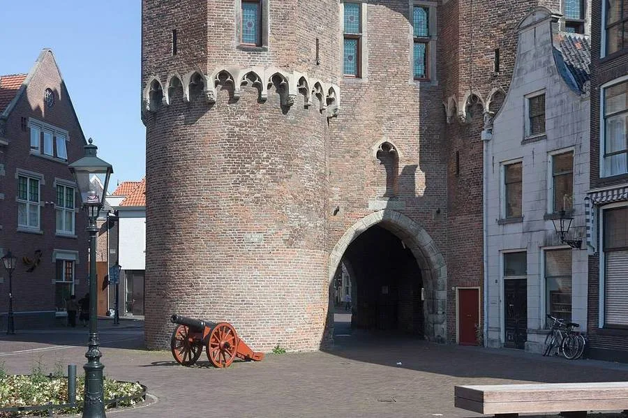 Kanone und Sassenpoort in Zwolle
