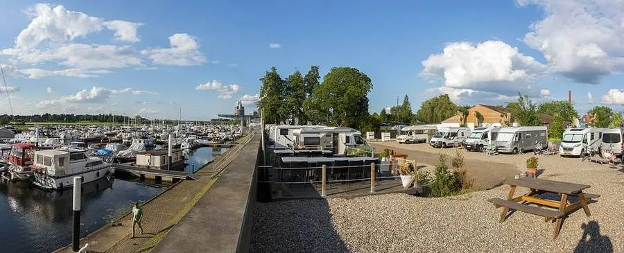 Stellplatz und Jachthafen Helenawerf in Roermond