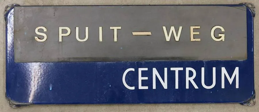 Historisches Straßenschild „Spuit-Weg“ aus der Sammlung des Amsterdam Museums