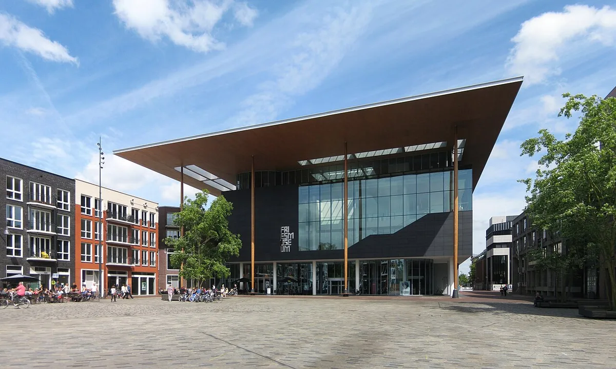 Das Fries Museum am Wilhelminaplein in Leeuwarden