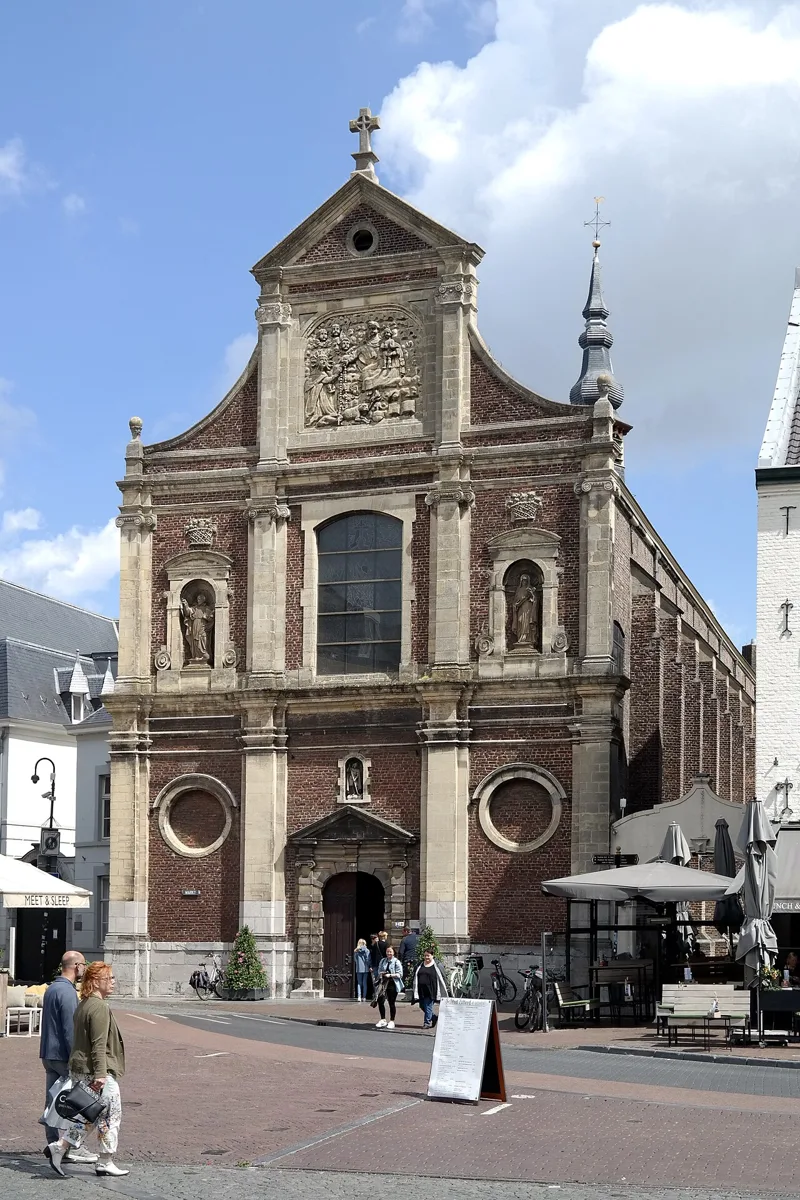 Die Michaelskirche am Markt in Sittard
