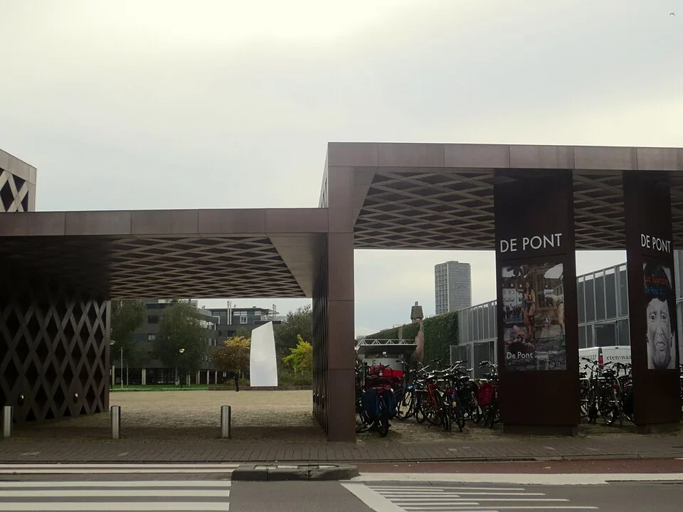 Eingangsbereich des Museums De Pont in Tilburg