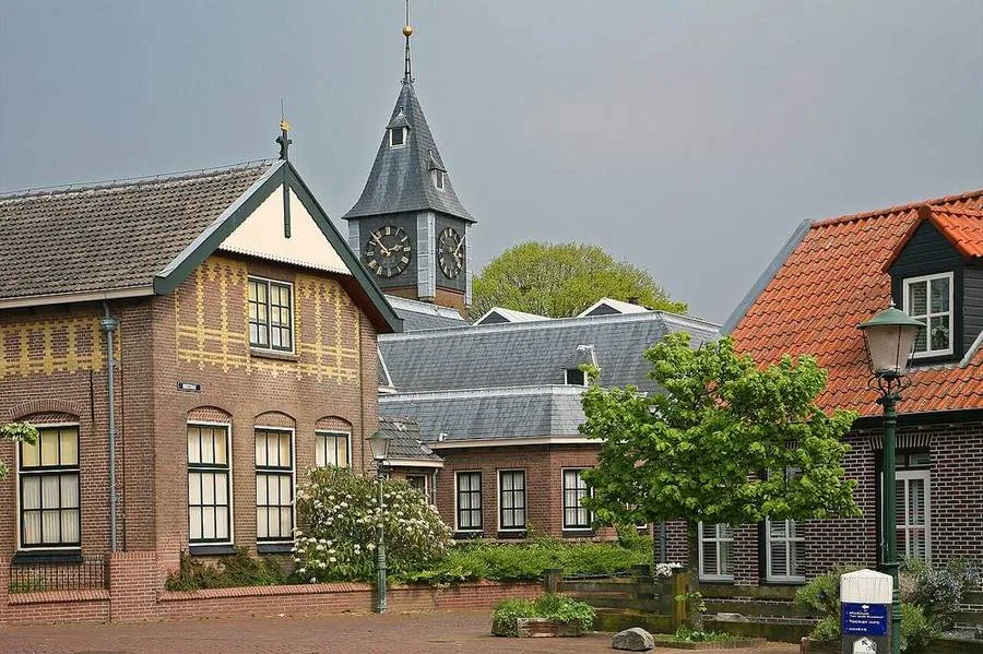 Backsteinhäuser im alten Ortskern von Urk