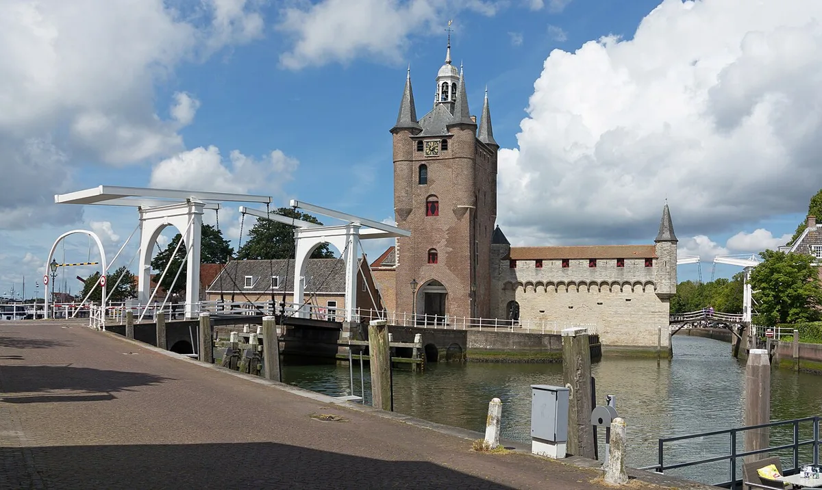Die Zuidhavenpoort am Hafen von Zierikzee