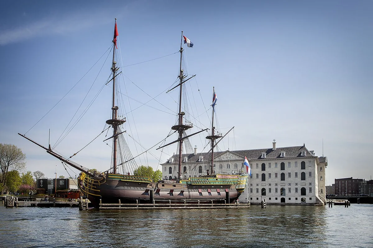 Nachbau des VOC-Schiffs Amsterdam am Schifffahrtsmuseum