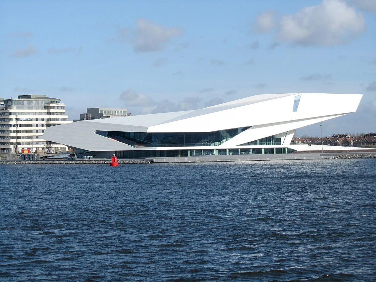 Das EYE Filmmuseum am IJ in Amsterdam-Noord