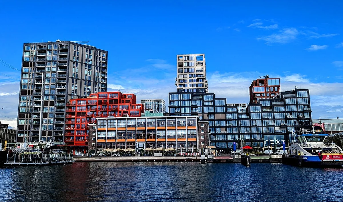 Wohngebäude am ehemaligen NDSM-Werftgelände in Amsterdam-Noord