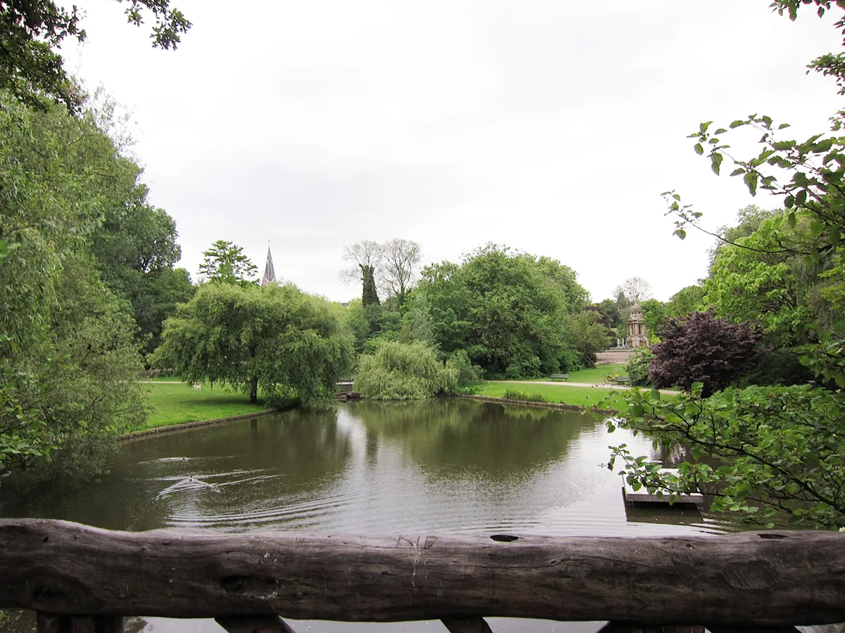 Der Sarphatipark im Amsterdamer Viertel De Pijp