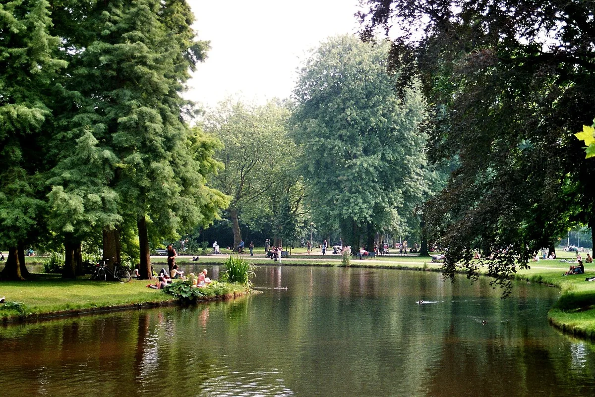 Wasser und Grün im Amsterdamer Vondelpark