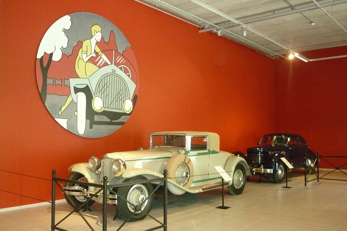 Zwei historische Cord-Automobile im Louwman Museum