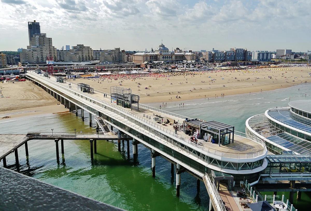 Strand und Seebrücke in Scheveningen