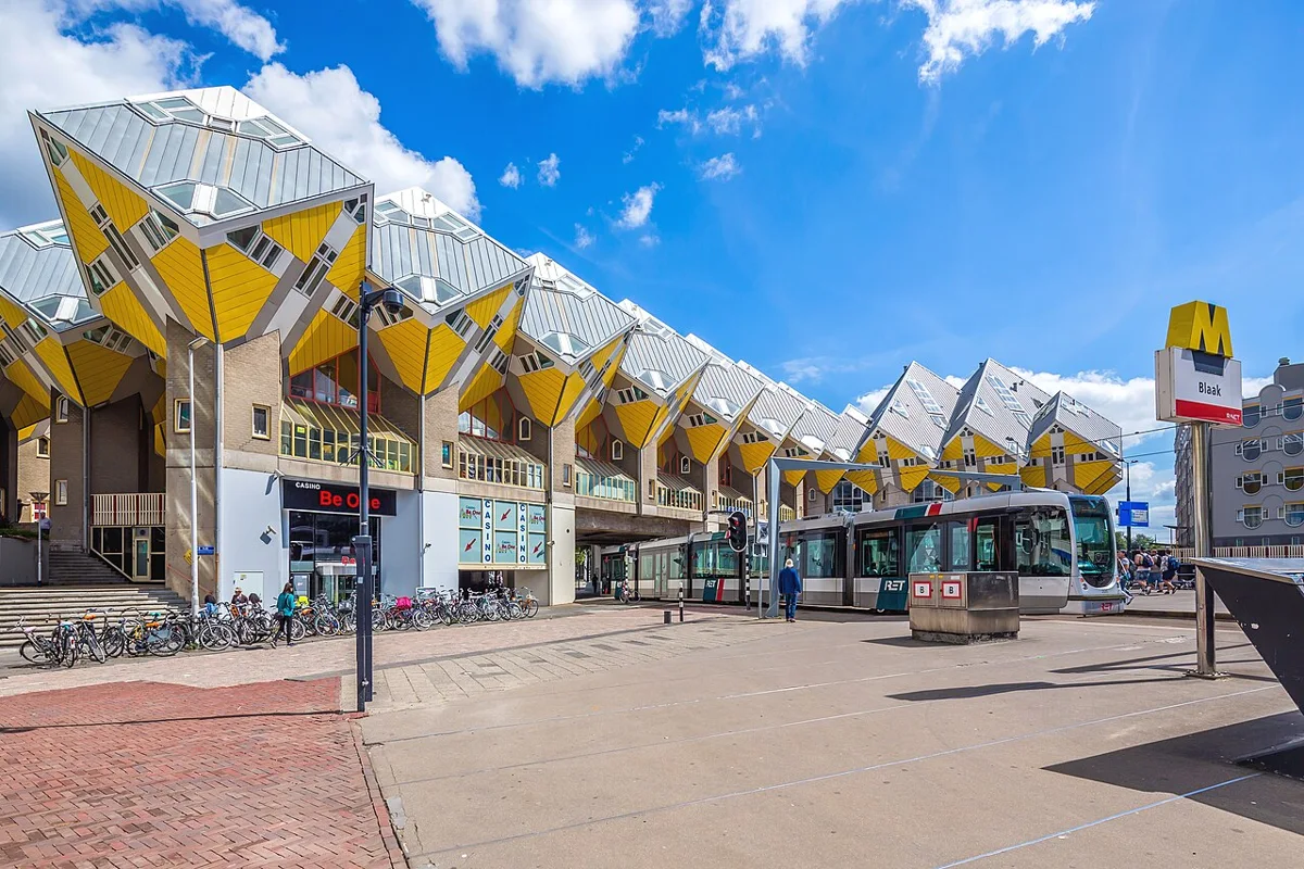 Die gelben Kubushäuser am Blaak in Rotterdam