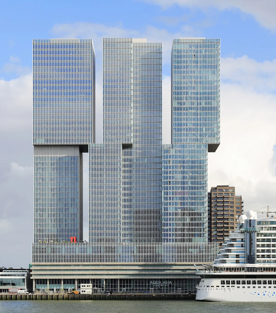 Die drei Türme von De Rotterdam auf der Wilhelminapier