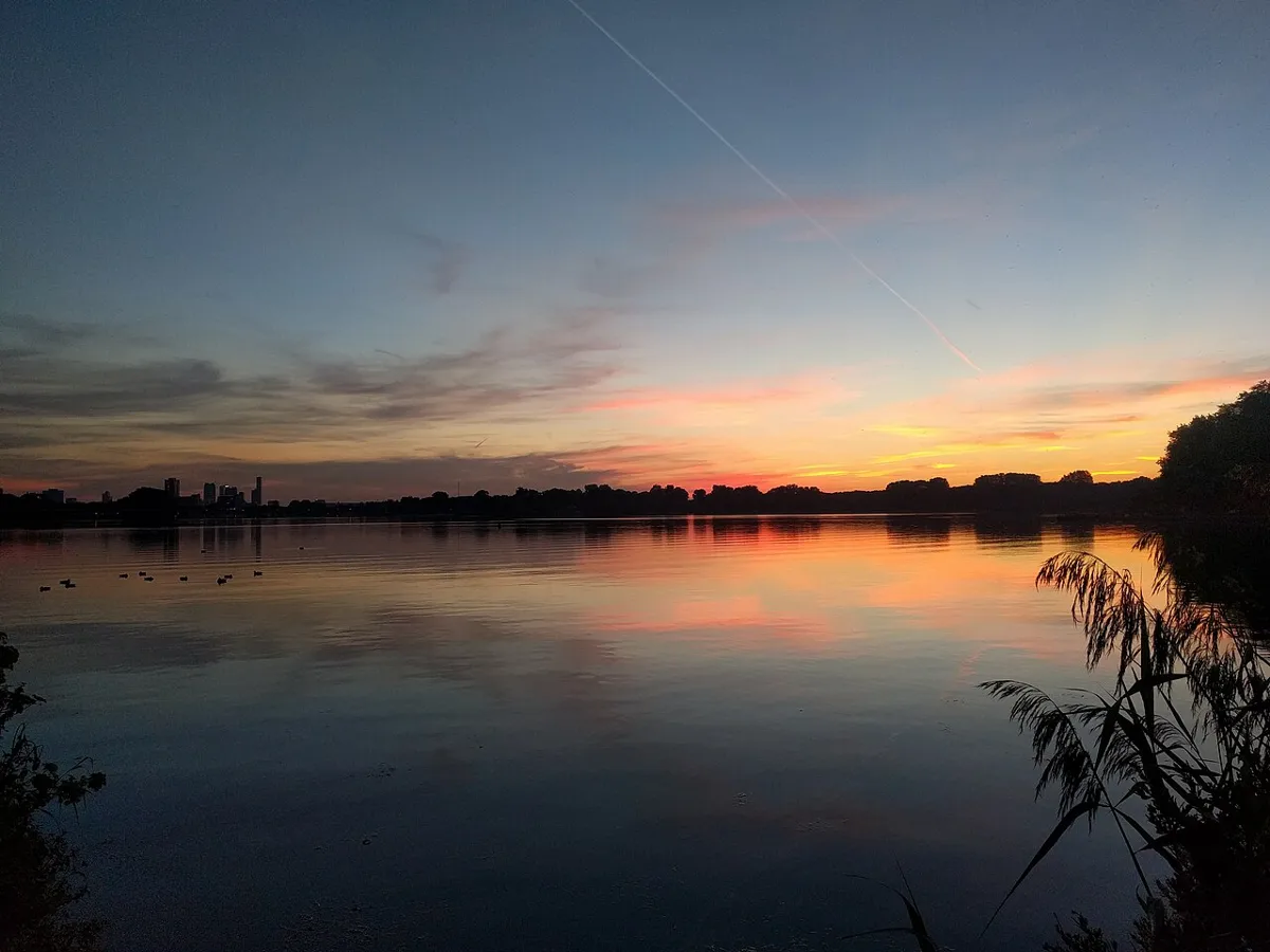 Blick über die Kralingse Plas auf Rotterdam
