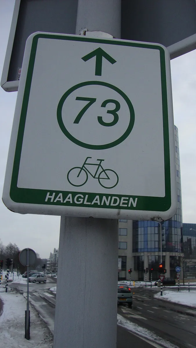 Wegweiser des Fahrrad-Knotenpunktnetzes in der Region Haaglanden